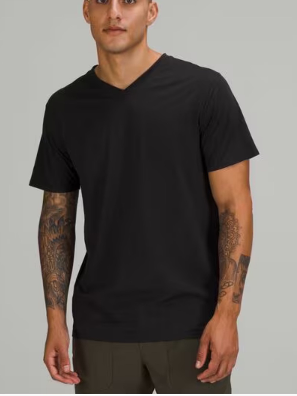 Lululemon men’s black v-neck T-shirt sz M